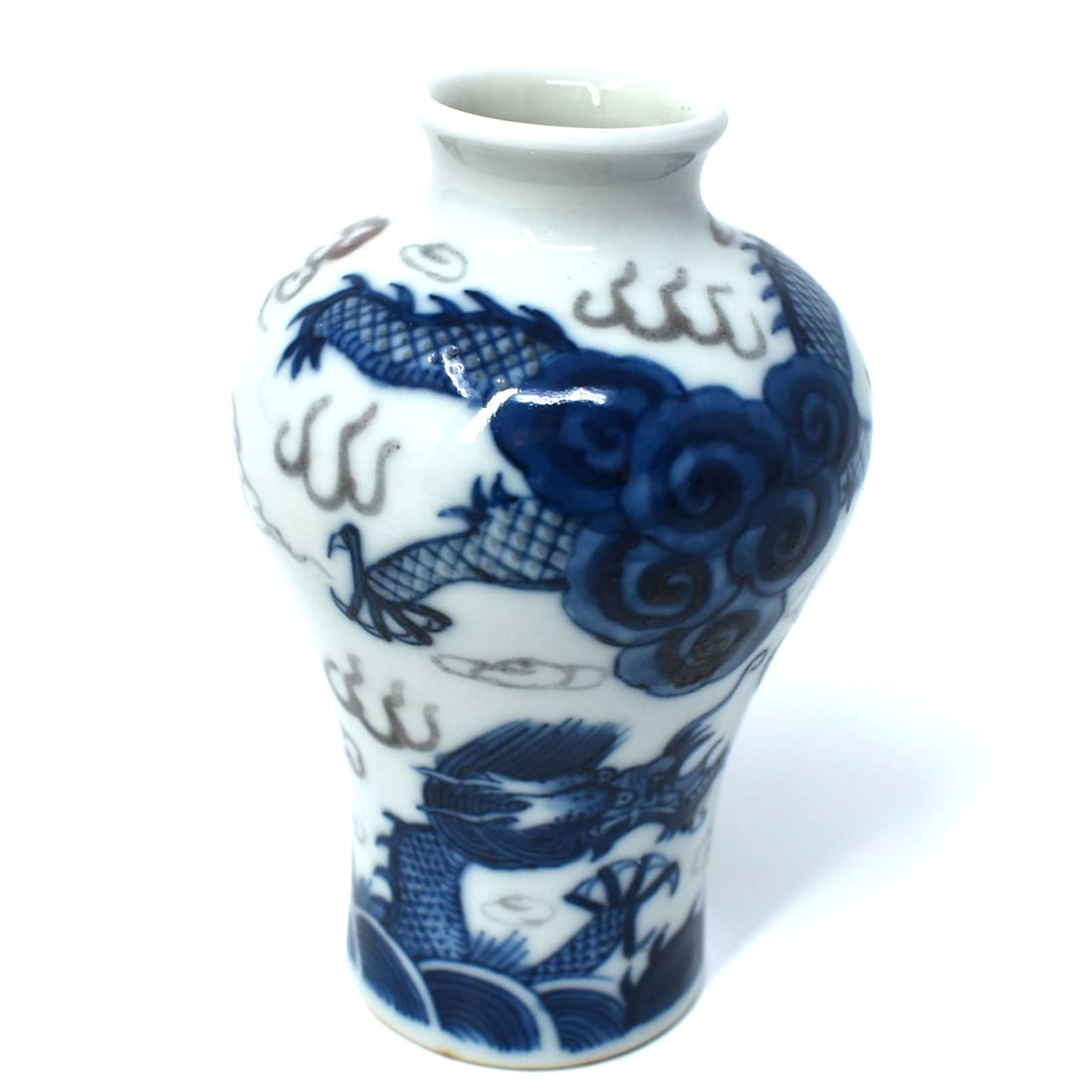 A small Chinese blue and white porcelain meiping dragon vase (1 of 9)