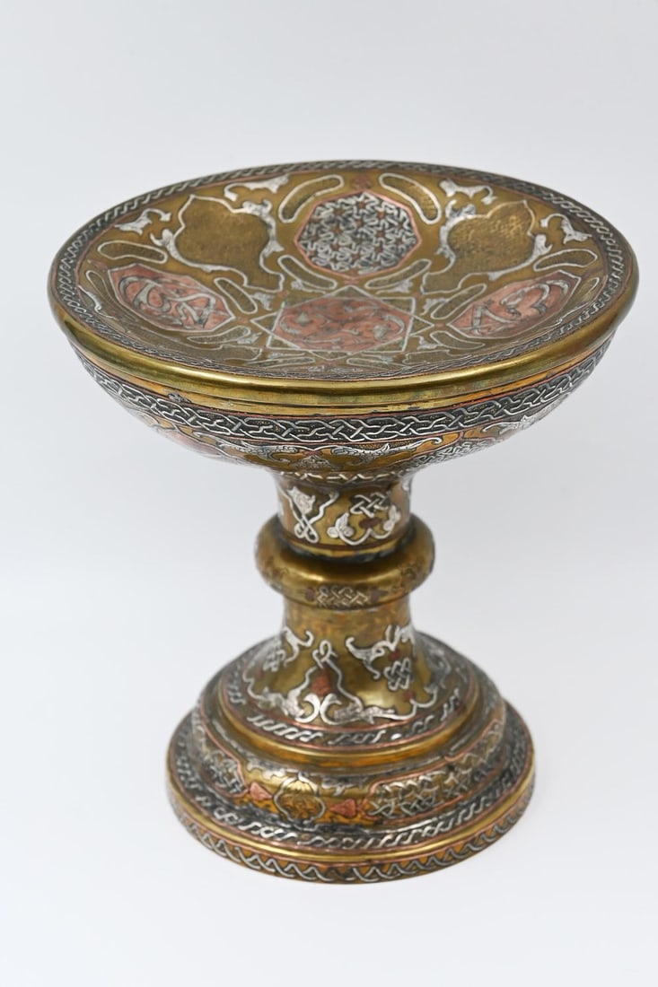 General art. Serving utensils Center Facedecorated with high-quality Damascus crafts made of brass, (1 of 4)