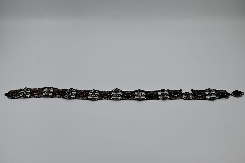 General art. Turkmen belt, made of silver and inlaid with stones.Length: 56 cm. Total weight: 148 (1 of 4)