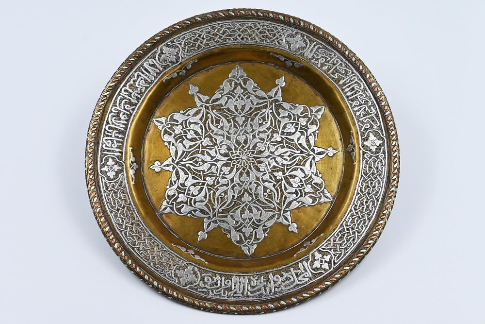 High quality Damascus brass trayHigh quality Islamic brass plate, 19th century. Inlaid with silver (1 of 5)