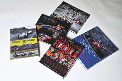 Gruppo di 5 libri - tema Formula 1 (lingua inglese): Gruppo di 5 libri - tema Formula 1 Titoli: 1. Formula 1 the Knowledge 2. Fast Days Formula 1 3. Grand Prix Fascination Formula 1 4. The Art of the formula 1 Race Car 5. Enciclopedia of