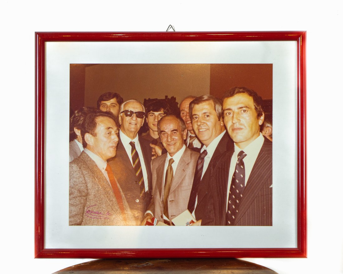 Foto Ferrari Vezzali e altri del team firmata in viola Ferrari (1 of 1)