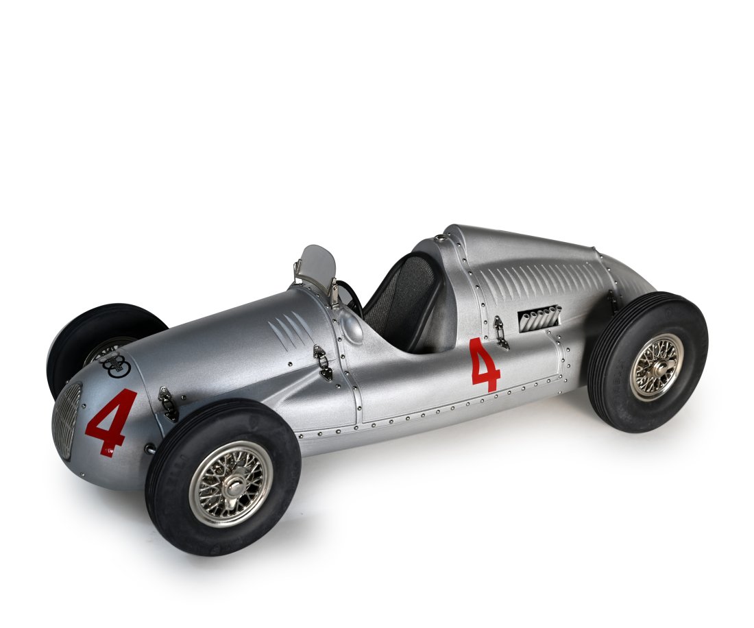 Modellino Auto Union scala 1/8 in resina pilota Tazio Nuvolari firmato dall'autore Pelloni Allegro (1 of 3)