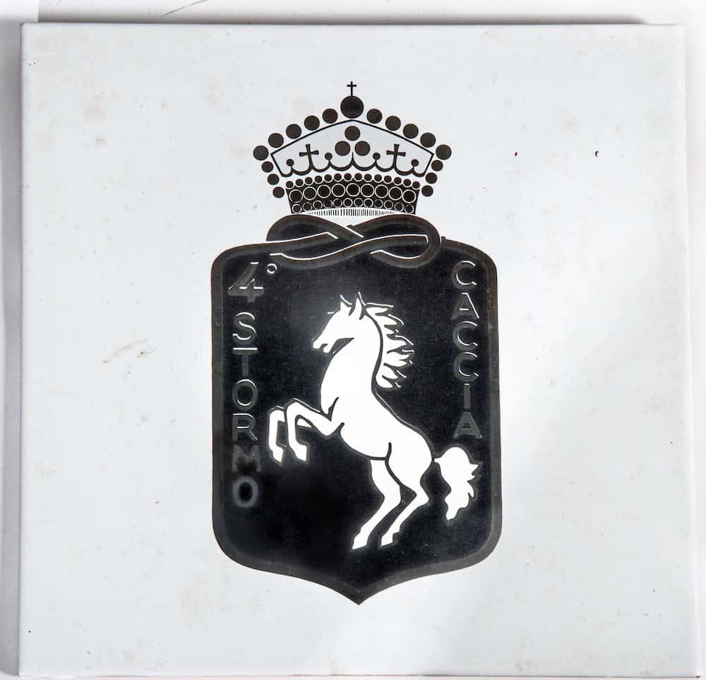 Piastrella, dono del 4° stormo caccia, come riconoscimento a Mauro Forghieri (1 of 1)