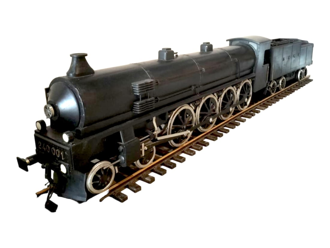 Modello di treno in legno con rotaie, raffigurante un mezzo ferroviario francese della fine del (1 of 5)