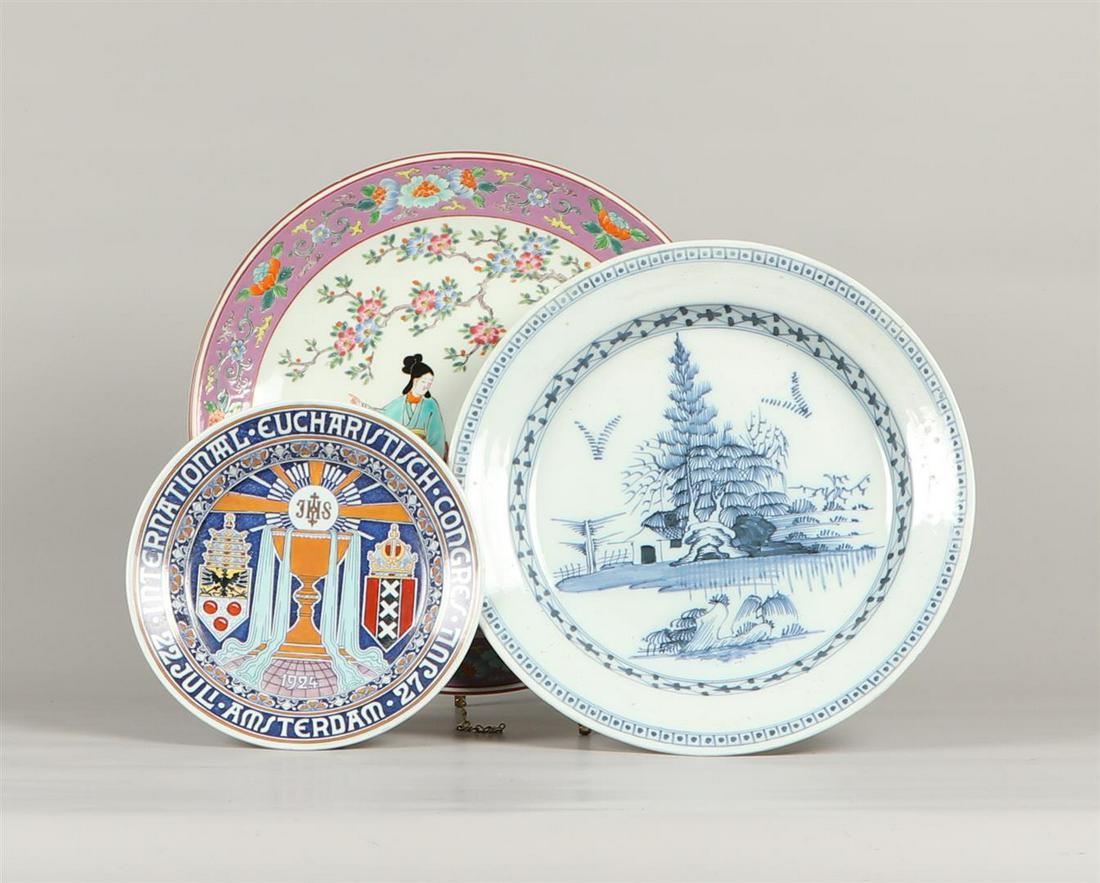 A lot of various pottery and porcelain dishes. (1 of 1)