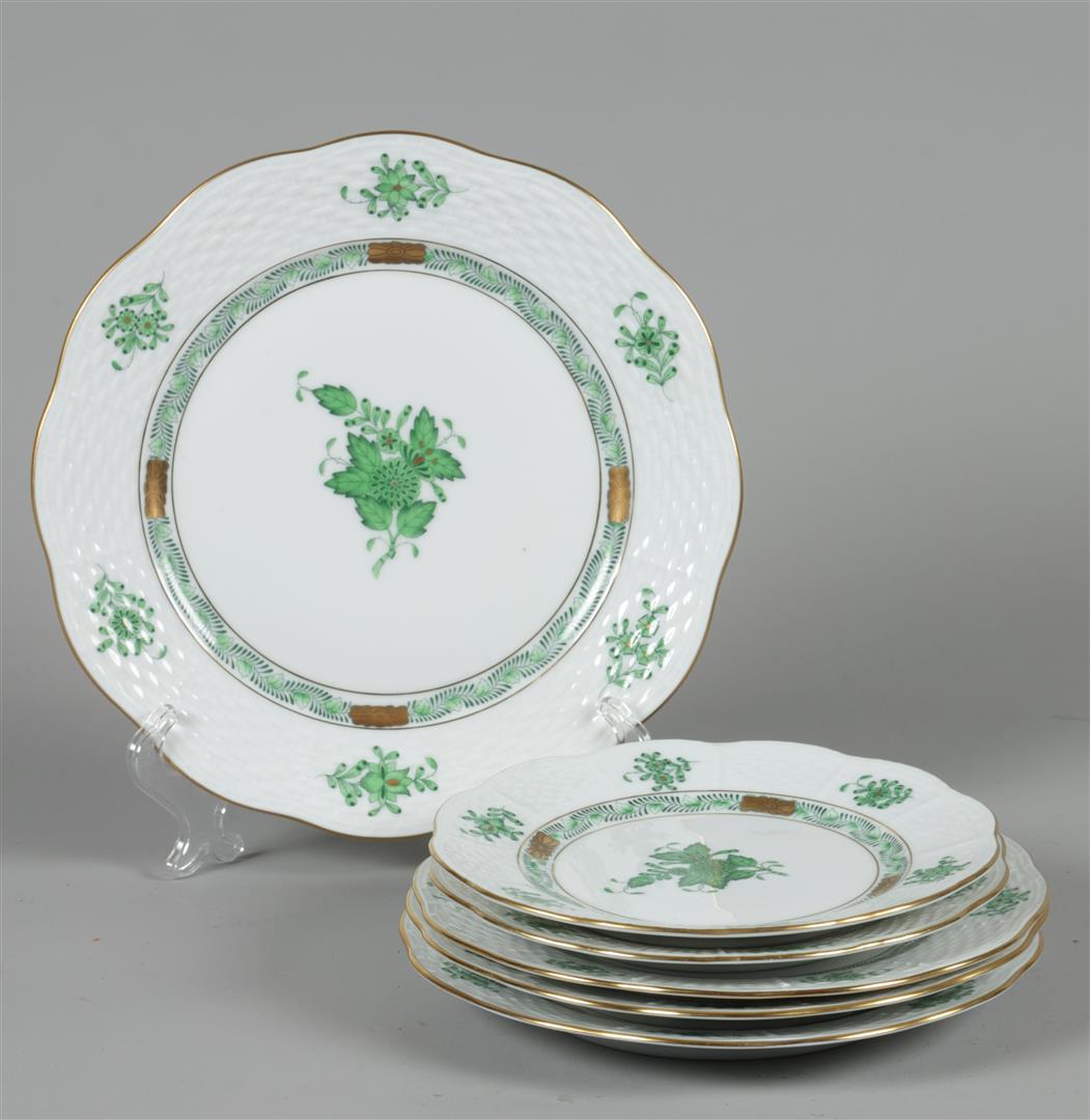 A lot of porcelain plates with Apponyi green decor. Herend,: A lot of porcelain plates with Apponyi green decor. Herend, late 20th century.Diam.: 17 & 16 & 15 cm.