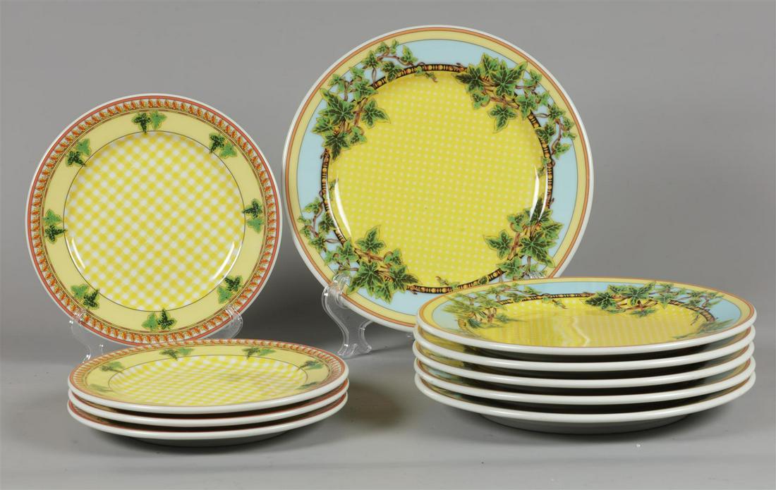 A lot of porcelain consisting of six dinner plates and four (1 of 2)