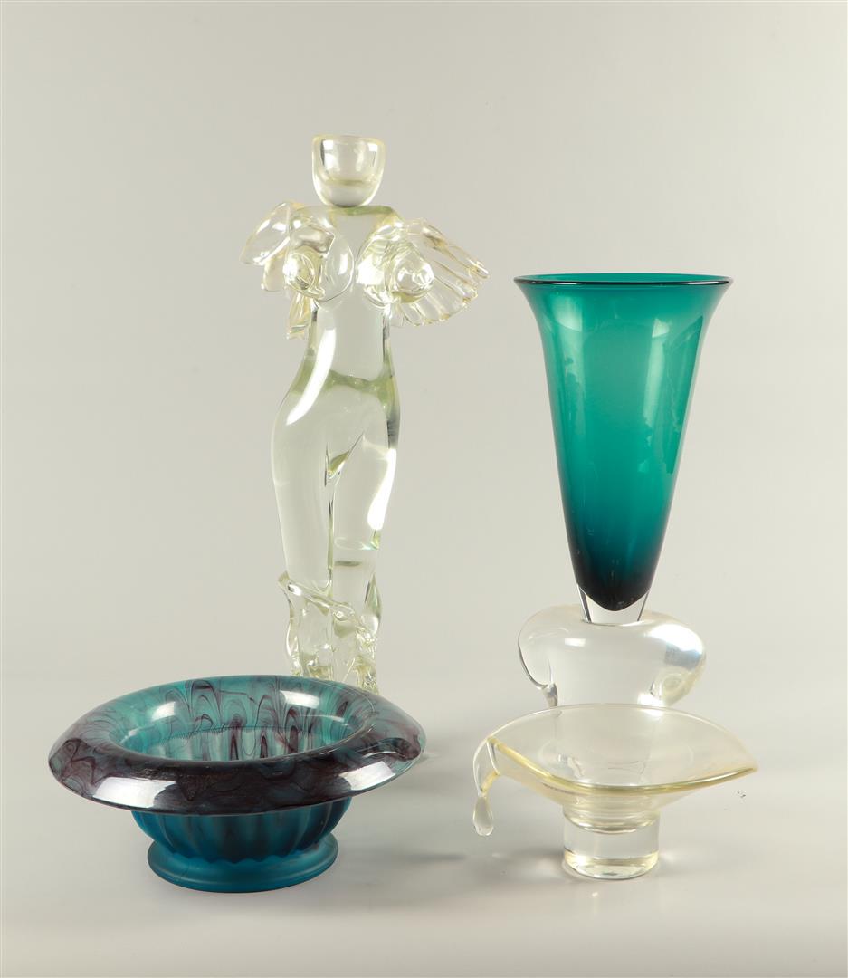 A lot of various glassware including Sabine Lintzen. (1 of 1)