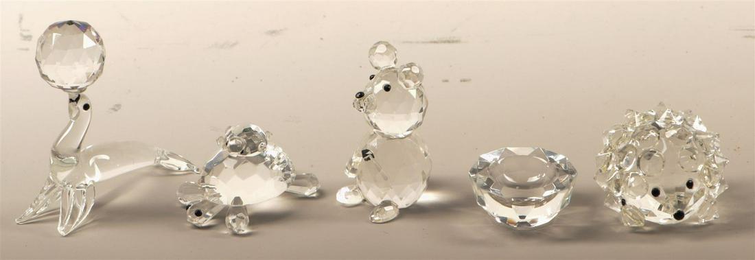 A collection of (5) different Swarovski figures including a: A collection of (5) different Swarovski figures including a sea turtle, a turtle and a hedgehog.doverse afmetingen.