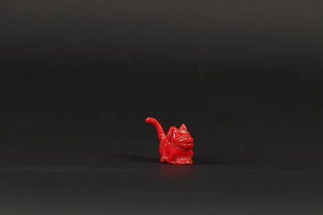 A miniature sculpture of a dog in red coral. 1st half of th: A miniature sculpture of a dog in red coral. 1st half of the 20th century.H.: 3 x B.: 4,5 cm.