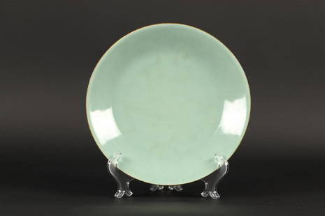 A celadon dish, marked in period. China, Qianglong. Diam.:: A celadon dish, marked in period. China, Qianglong.Diam.: 26 cm.