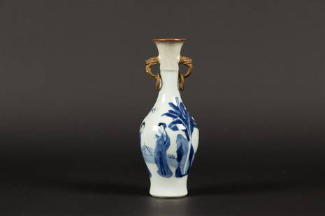 A porcelain trumpet vase with elephant ears with rings (par: A porcelain trumpet vase with elephant ears with rings (partly gilded). China, Kangxi.H.: 17 cm.