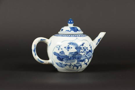 A porcelain teapot with antique decoration in beds. China,: A porcelain teapot with antique decoration in beds. China, Kangxi.H.: 13 x B.: 17 cm.