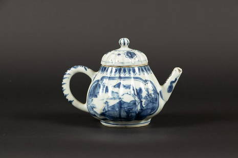 A porcelain ribbed teapot with landscape in flowerbeds deco: A porcelain ribbed teapot with landscape in flowerbeds decoration. China, Kangxi,H.: 11 cm. B.: 12 cm.