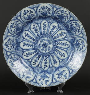 A porcelain dish with floral decor in divisions. China, Kan: A porcelain dish with floral decor in divisions. China, Kangxi.Dima.: 39 cm.