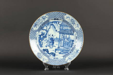 A porcelain dish "Romance of the Western Chamber". China, Y: A porcelain dish "Romance of the Western Chamber". China, Yongzheng.Diam.: 37,5 cm.