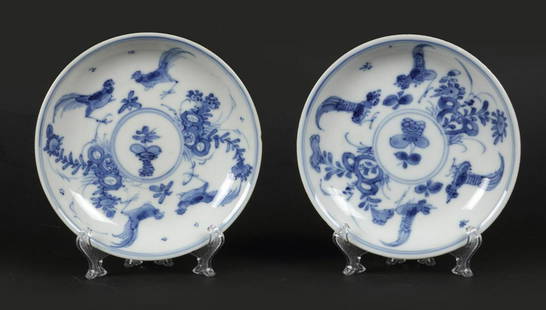 A set of porcelain plates with 4 roosters decor. China, Yon: A set of porcelain plates with 4 roosters decor. China, Yongzheng.Diam.: 11,5 cm.