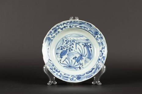 A 'raak' porcelain plate with two deer in landscape decor.: A 'raak' porcelain plate with two deer in landscape decor. China, Wanli ca 1620.Diam.: 20,5 cm.
