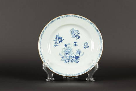 A porcelain plate with blossom branch decor. China, Qianglo: A porcelain plate with blossom branch decor. China, Qianglong.Diam.: 23 cm.