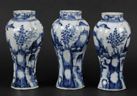 A set of porcelain cupboard vases with landscape decor. Chi: A set of porcelain cupboard vases with landscape decor. China, 19th century.H.: 21 cm.