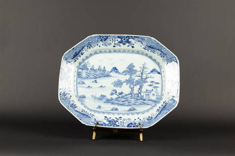 A porcelain meat dish with landscape decor. China, Qianglon: A porcelain meat dish with landscape decor. China, Qianglong.Diam.: 42 cm.