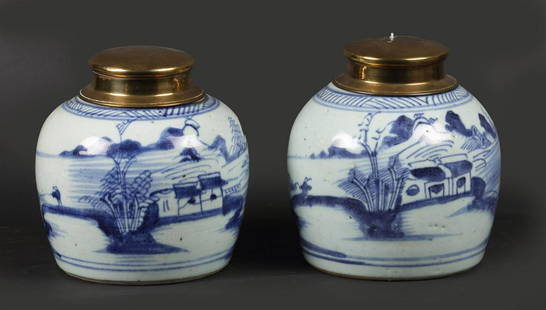 A set of porcelain blue and white ginger jars with copper l: A set of porcelain blue and white ginger jars with copper lids River/mountain landscape decor. China, 19th century.H.: 18 cm.