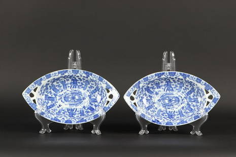 A set of porcelain dishes with "transfer" decor. China, cir: A set of porcelain dishes with "transfer" decor. China, circa 1900.Diam.: