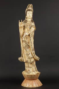 A bone sculpture of a Guan-Yin. China, 1st half 20th centur: A bone sculpture of a Guan-Yin. China, 1st half 20th century.H.: 82 cm.