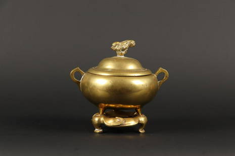 A bronze incense burner on foot. China, 19th century. Diam.: A bronze incense burner on foot. China, 19th century.Diam.: 17 cm.