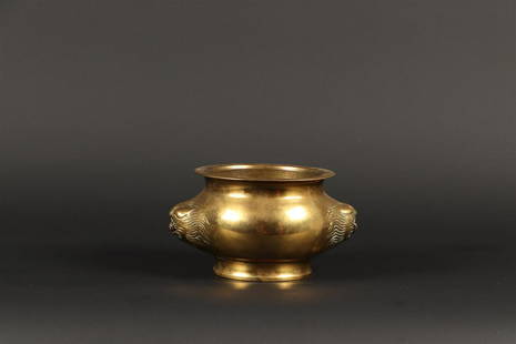 A bronze incense burner decorated with dragon heads. China,: A bronze incense burner decorated with dragon heads. China, circa 1900.Diam.: 17 cm.