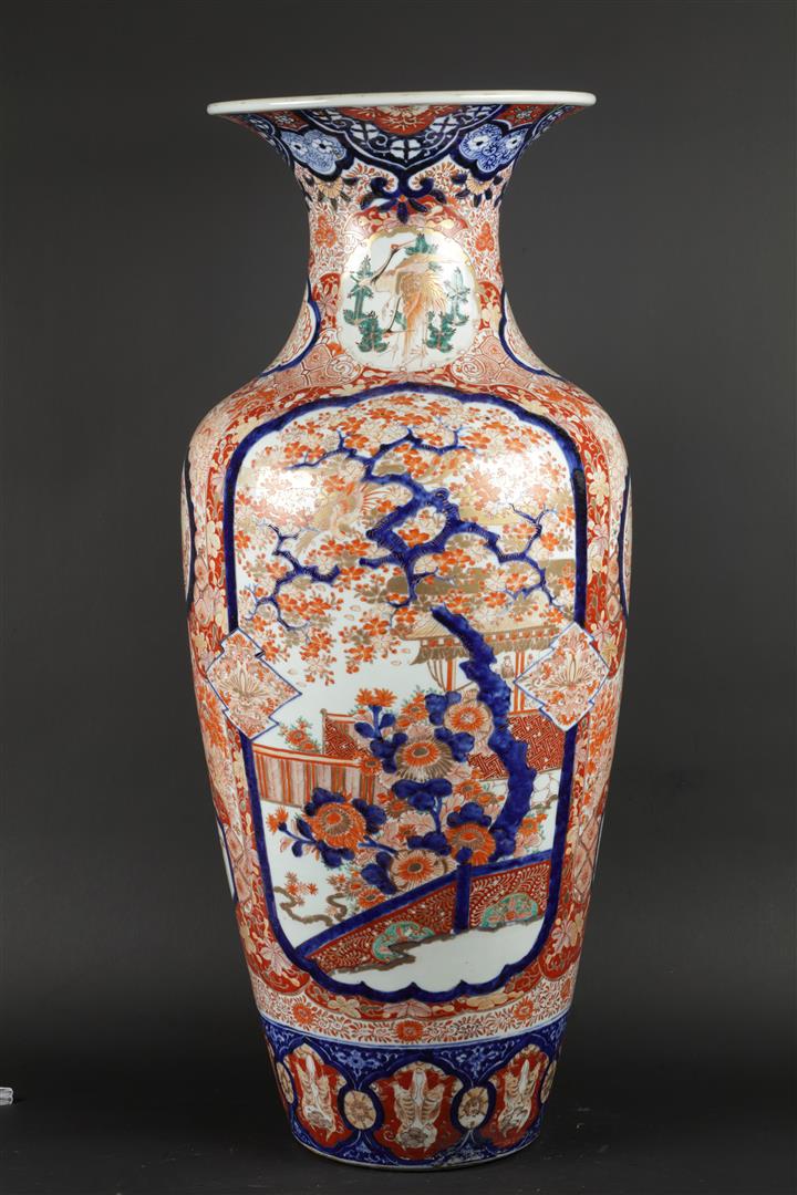 A capital porcelain Imari collar vase. Japan, late 19th cen (1 of 5)