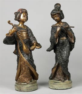 A pair of bronze Japanese court ladies. Late 20th century.: A pair of bronze Japanese court ladies. Late 20th century.H.: 45 cm.