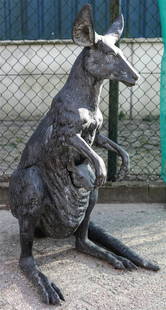 A life size garden bronze of a kangaroo with Joey, 20th. C.: A life size garden bronze of a kangaroo with Joey, 20th. C. 110 cm.