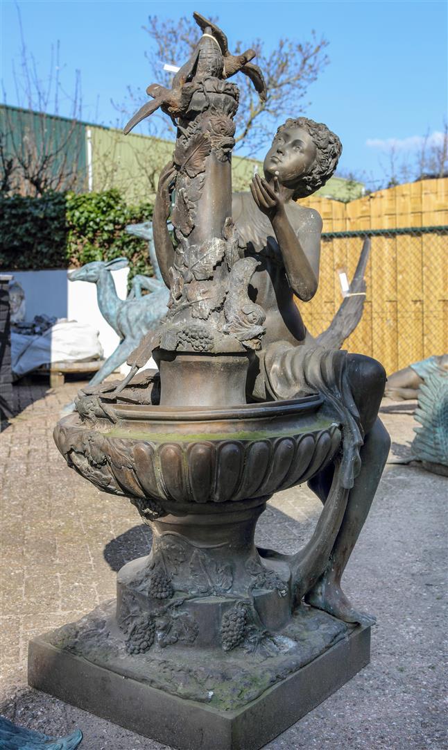 A romantic bronze fountain statue of a young beauty and bir: A romantic bronze fountain statue of a young beauty and birds. 20th. C. H.: 160 x Diam.: 80 cm.