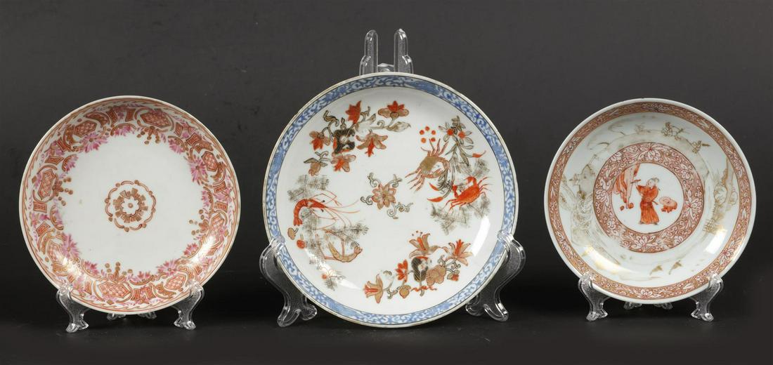 Een lot gepolychromeerde porseleinen  bordjes o.a. floraal- (1 of 2)