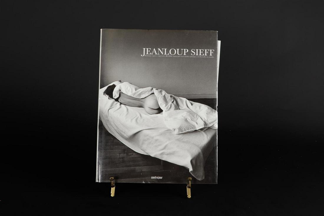 Verzameling boeken w.o. Rineke Dijkstra, Wo Men Hasselblad: Verzameling boeken w.o. Rineke Dijkstra, Wo Men Hasselblad Award 2017, Louise Wolthers.