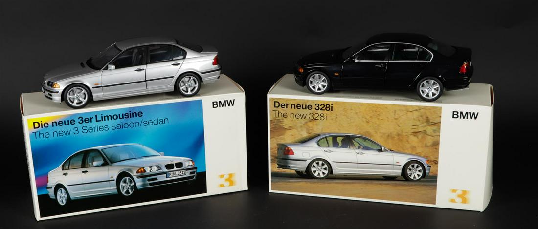 Een BMW 328I en 3er Limousine, 1:18, 1998.: Een BMW 328I en 3er Limousine, 1:18, 1998.