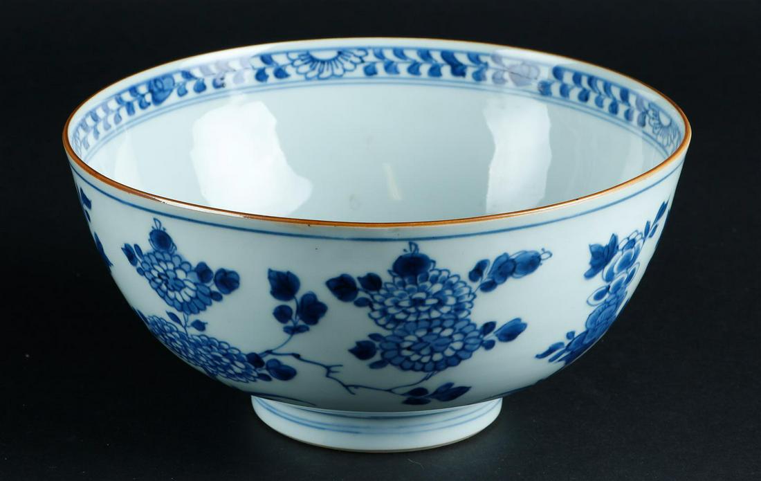 A porcelain bowl with floral decor on the outside and inside. China, Qianlong. (1 of 5)
