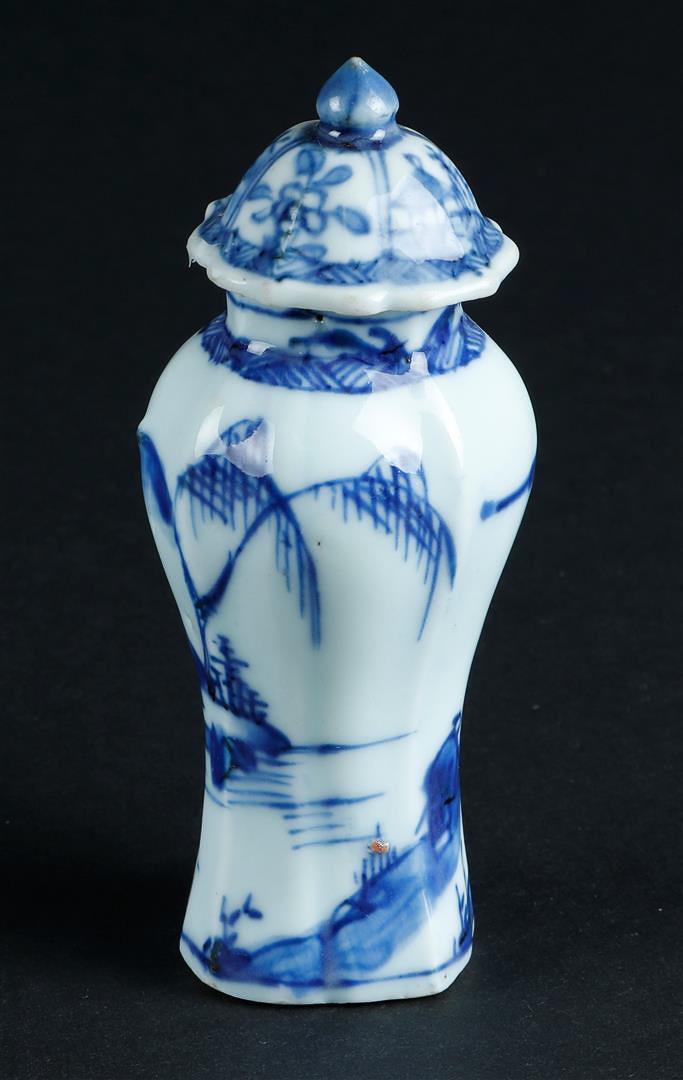 A porcelain contoured lidded vase with river landscape decor. China, Yongzheng/Qianlong. (1 of 5)
