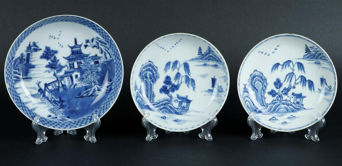 A lot of 3 porcelain dishes with landscape decor. China, 18th century. (1 of 2)