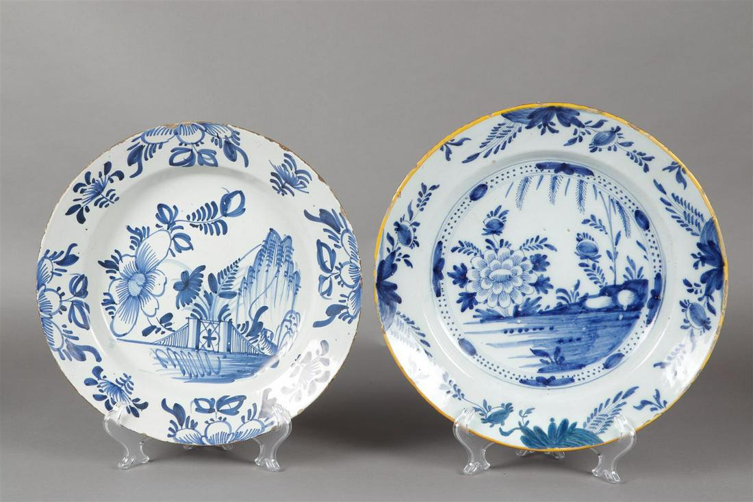 A lot of two floral painted earthenware dishes. Delft, around 1800. (1 of 2)