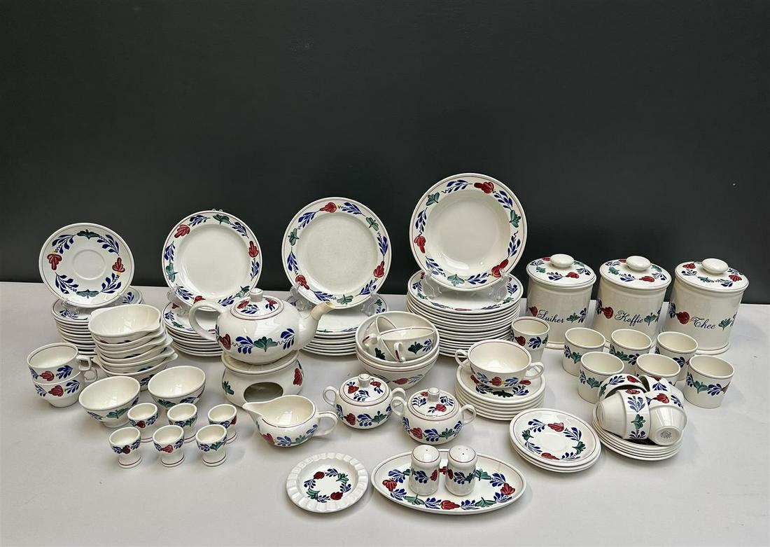 An extensive 109-piece earthenware crockery part decorated with farmer's fur.: An extensive 109-piece earthenware crockery part decorated with farmer's fur. Consisting of, among other things, a teapot on light, three storage cans for cups and saucers, egg cups, soup bowls, cream