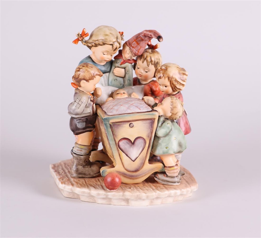 Goebel, M.I. Hummel - Rock-A-Bye , TMK7. .: Goebel, M.I. Hummel - Rock-A-Bye , TMK7. 18 x 16 cm.