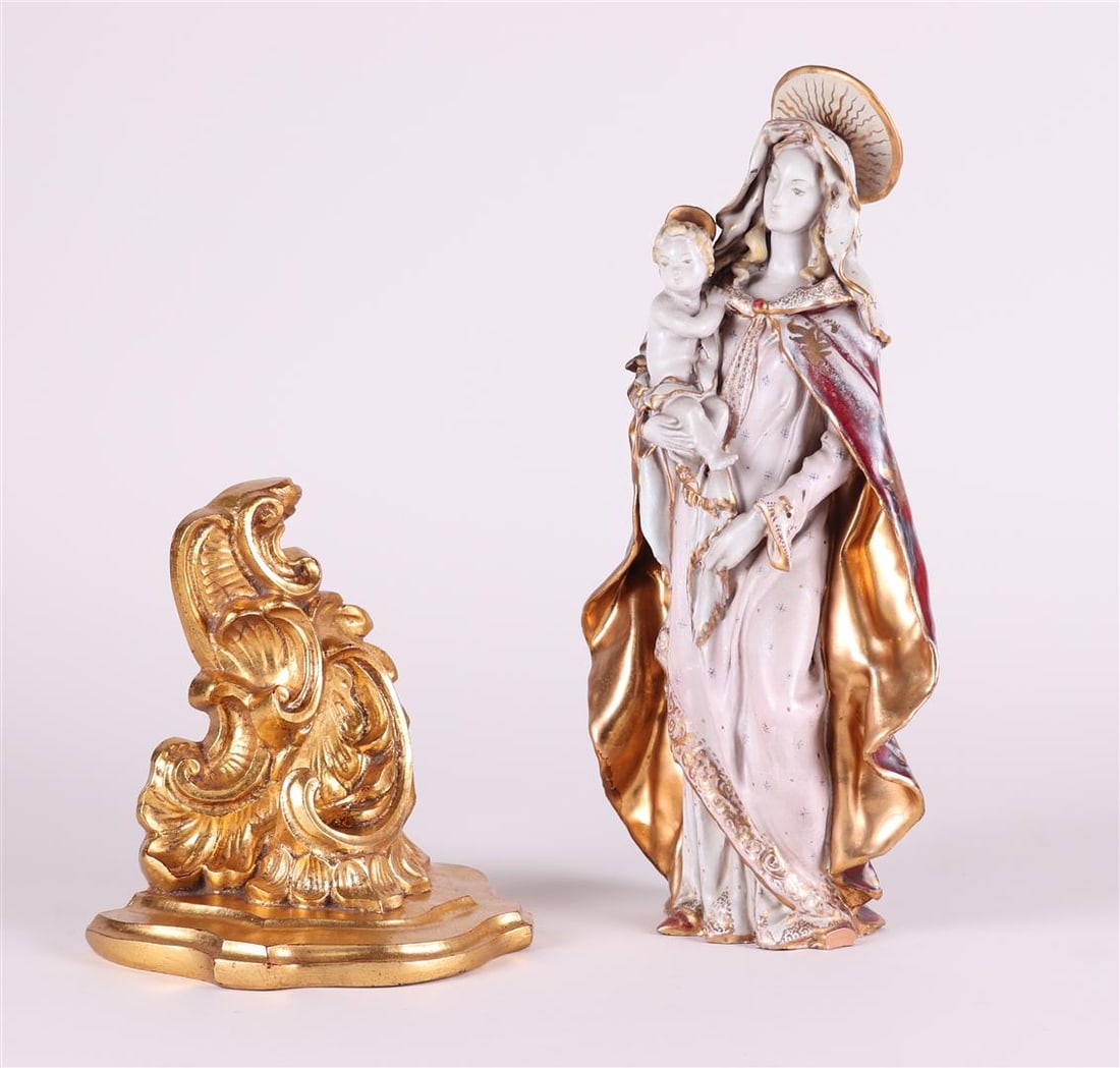 Eugenio Pattarino (1885-1971) A polychrome earthenware statue of Madonna and child.: Eugenio Pattarino (1885-1971) A polychrome earthenware statue of Madonna and child. Florence, mid 20th century. Incl. pottery console. (nimbus glued).H.: 32 cm.