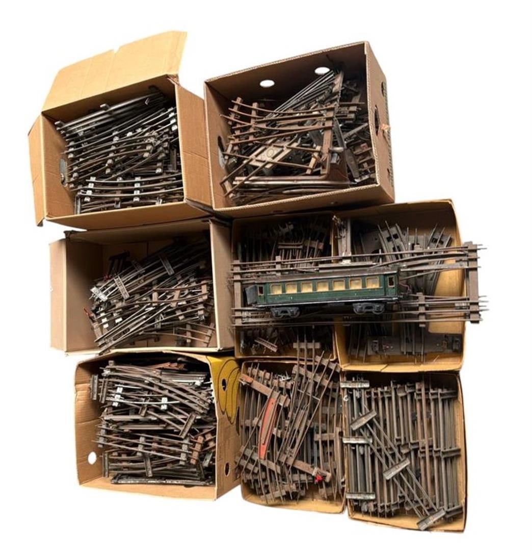 A set of Marklin rails and one wagon. (1 of 2)