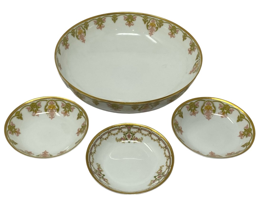 Antique Haviland of Limoges, France Berry Bowl Set: 1890s to 1910 Haviland of Limoges, France berry bowl set with gold trim.