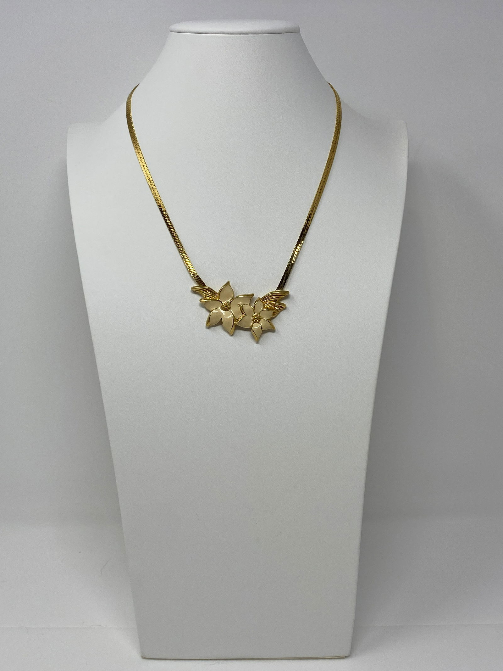 Gold and Beige Enamel Trifari Necklace: Gold and Beige Enamel Trifari Necklace. Gold Tone and Beige Enamel Floral Necklace Signed Trifari