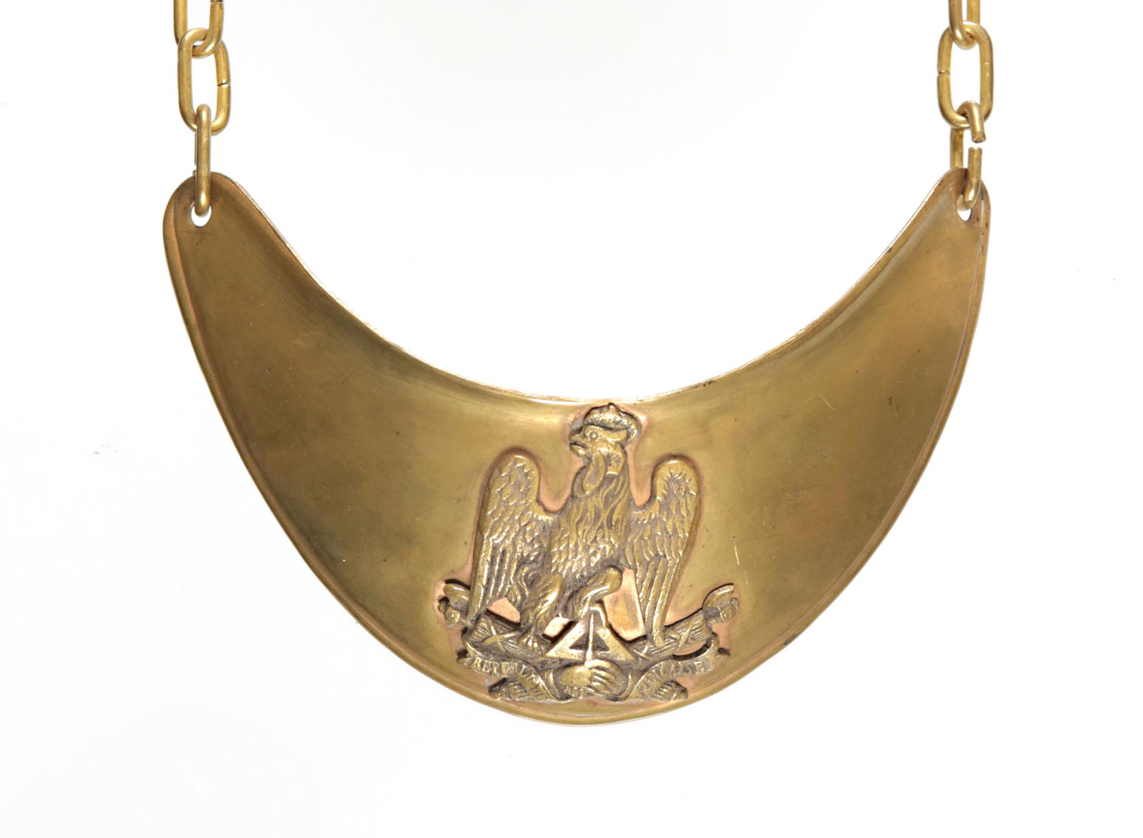 French Officerâ€™s Gorget for Foot Troops: French Officerâ€™s Gorget for Foot TroopsGilded brass gorget with rooster motive. Period 1830 - 1852. Mounted on a brass chaine.Seize: 14 x 10 cm. [II] Franse Gorget of Halsplaat voor Infanterie.