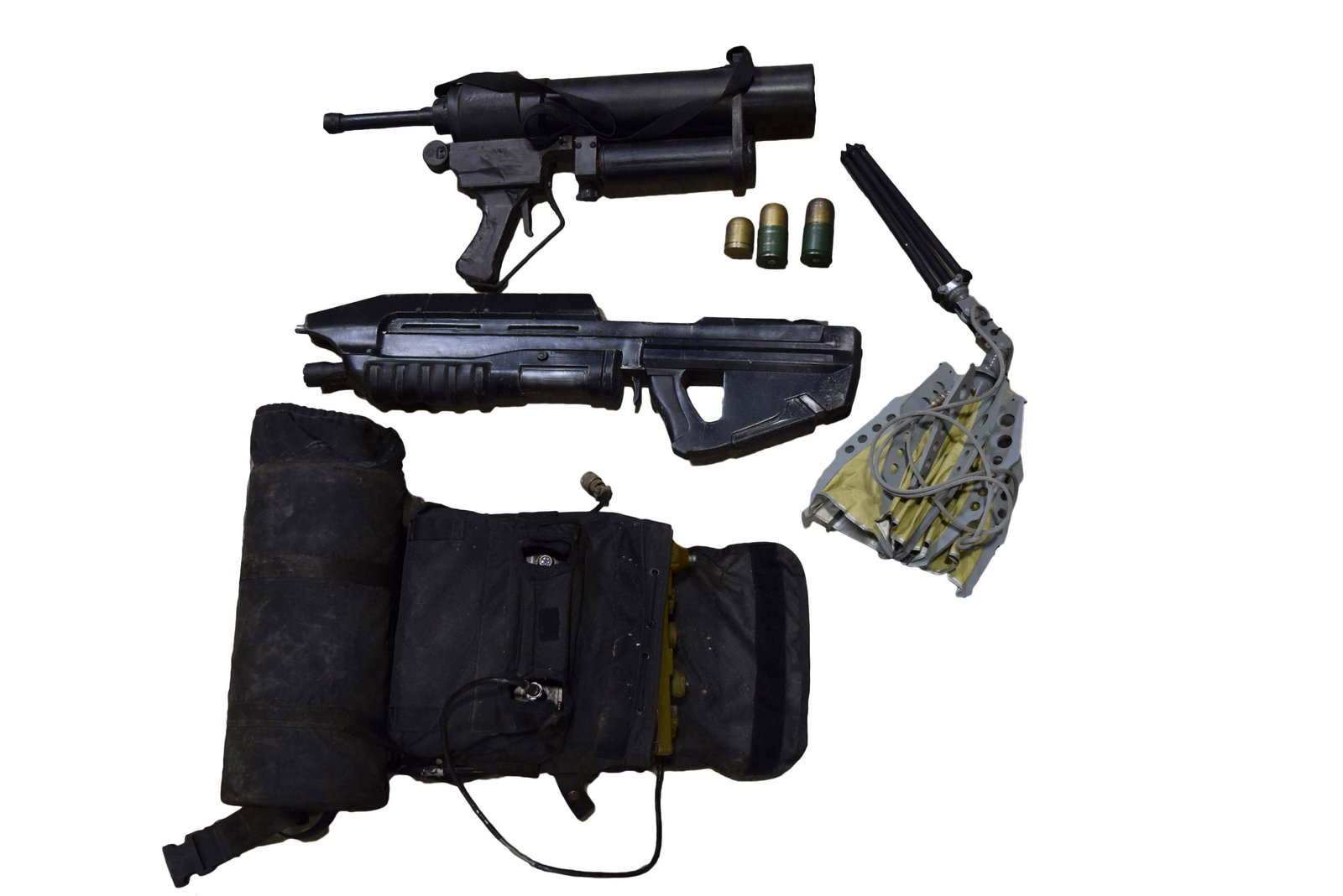 "COMMANDO" SCREEN USED PROP LOT WEAPONS MORE (1 of 5)